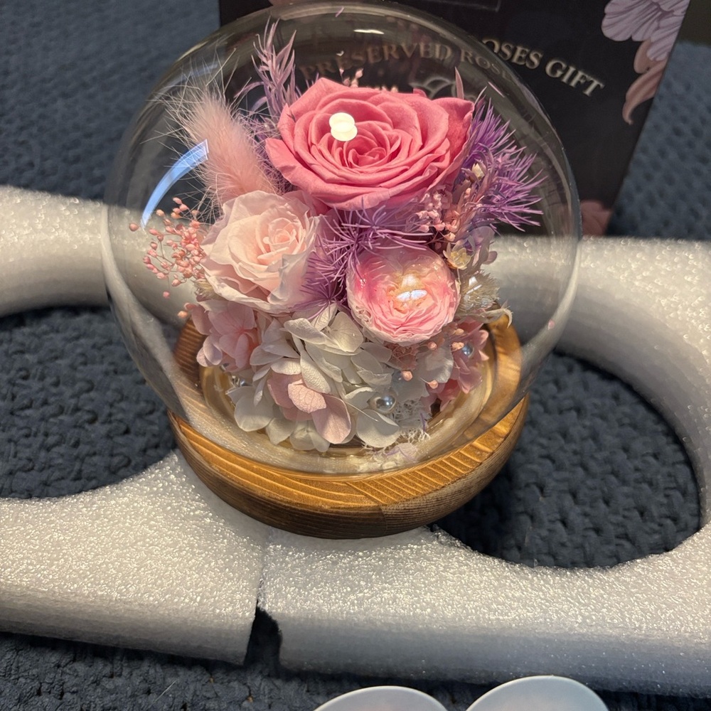 Preserved Roses Gift Box - Picture 3 of 5